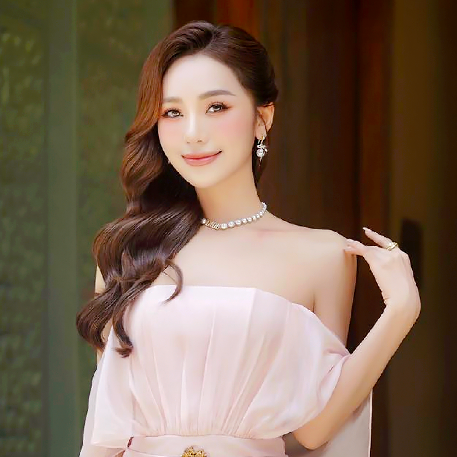 Á Hậu