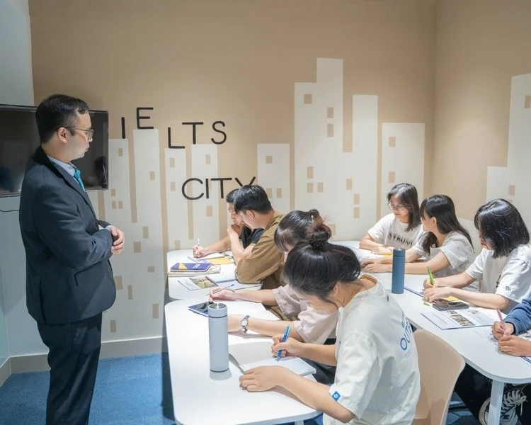 Hình ảnh 1 lớp học IELTS cho học sinh cấp 2 - 3 tại IELTS CITY