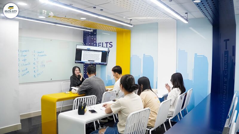 nên học ielts hay tiếng anh giao tiếp